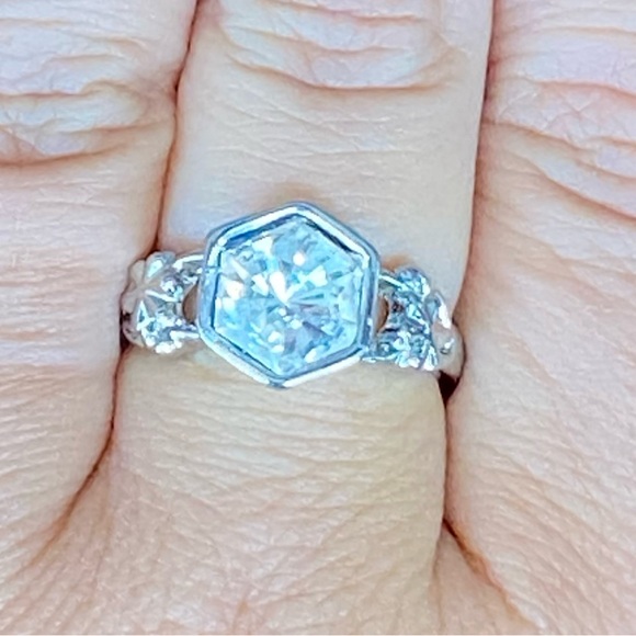 4/$20 🔥NEW🔥Elegant Silver Women's Ring - Picture 1 of 5
